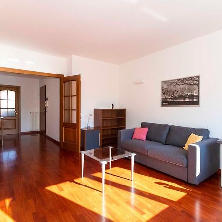 Apartament Cozy&Spacious Apt 2 Min Walk From The Tram Stop! Turyn Zewnętrze zdjęcie