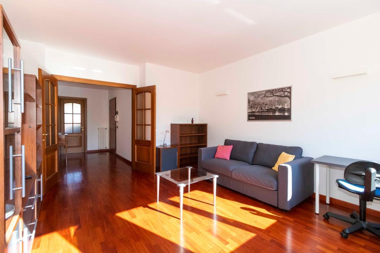 Apartament Cozy&Spacious Apt 2 Min Walk From The Tram Stop! Turyn Zewnętrze zdjęcie