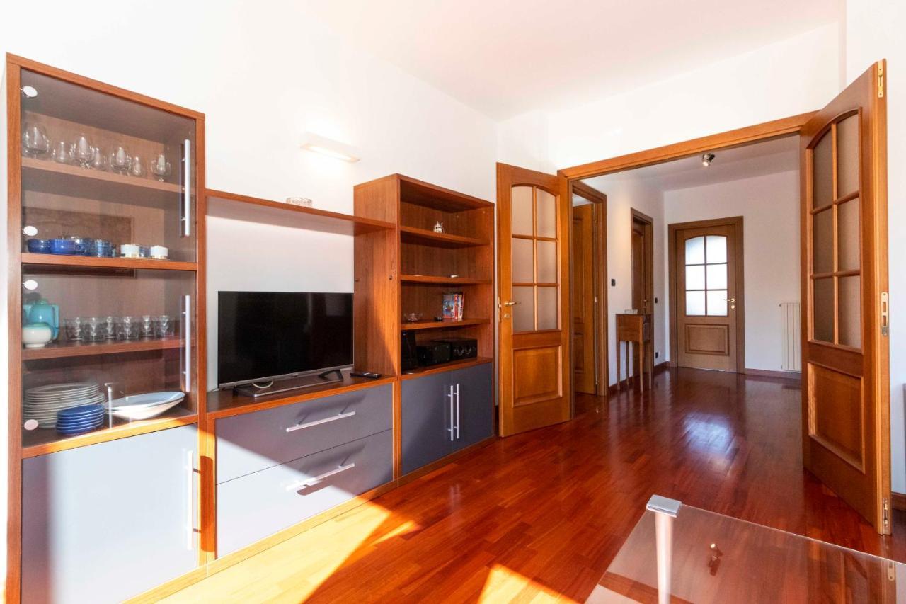Apartament Cozy&Spacious Apt 2 Min Walk From The Tram Stop! Turyn Zewnętrze zdjęcie