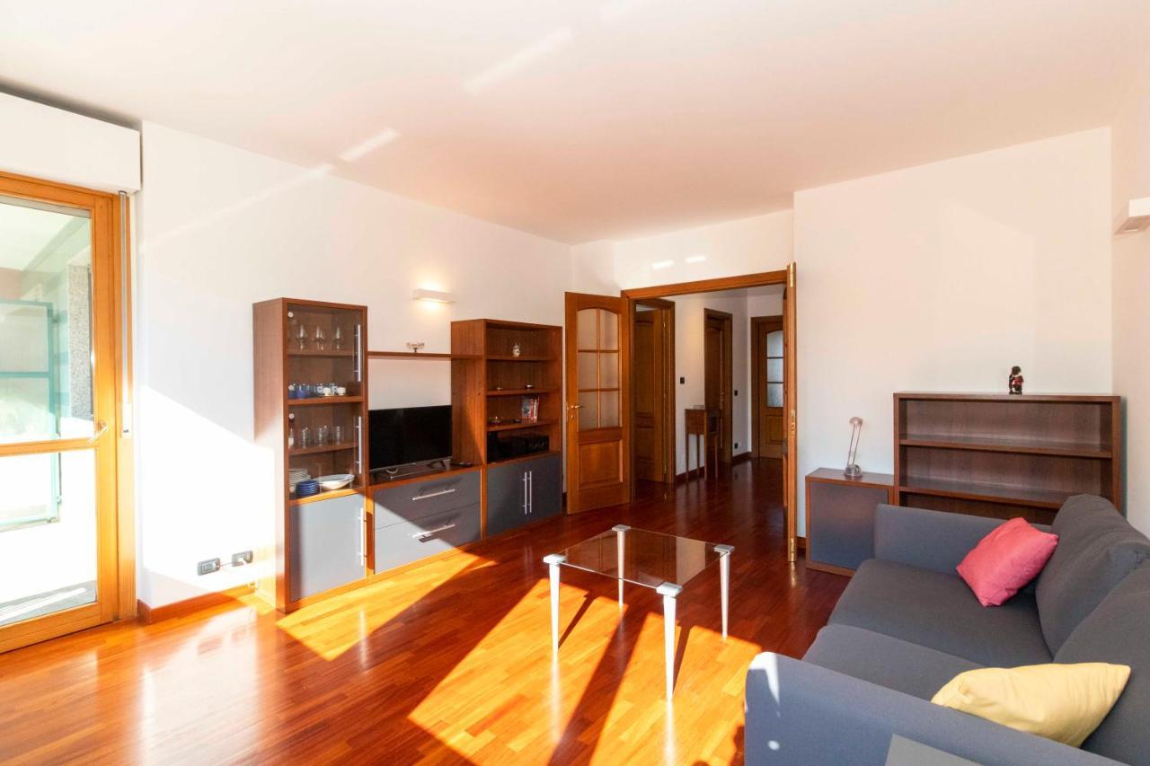 Apartament Cozy&Spacious Apt 2 Min Walk From The Tram Stop! Turyn Zewnętrze zdjęcie