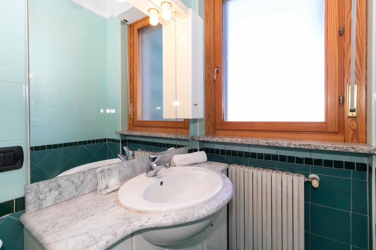 Apartament Cozy&Spacious Apt 2 Min Walk From The Tram Stop! Turyn Zewnętrze zdjęcie