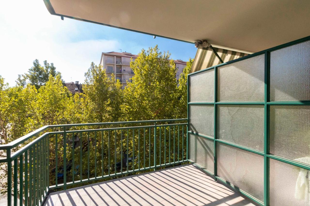 Apartament Cozy&Spacious Apt 2 Min Walk From The Tram Stop! Turyn Zewnętrze zdjęcie
